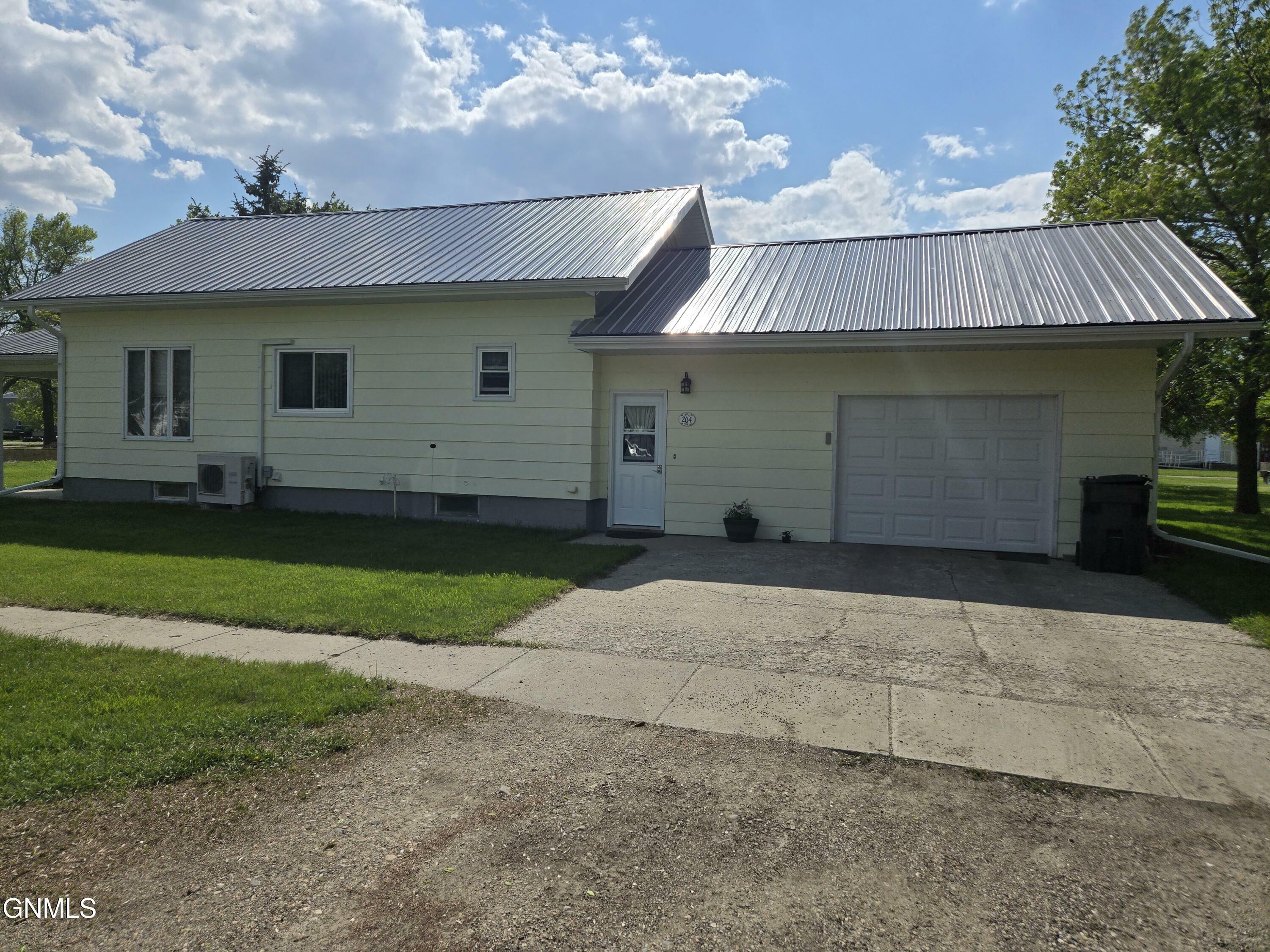 Property Photo: 204 1st Avenue SE ND 58581