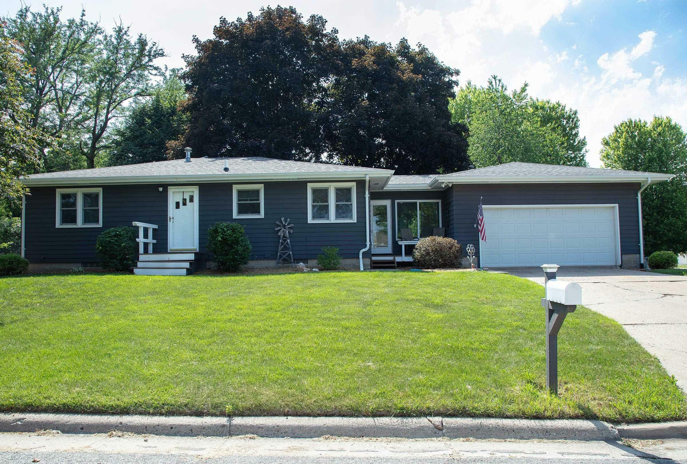 413 NW 17th Street  Waverly IA 50677 photo