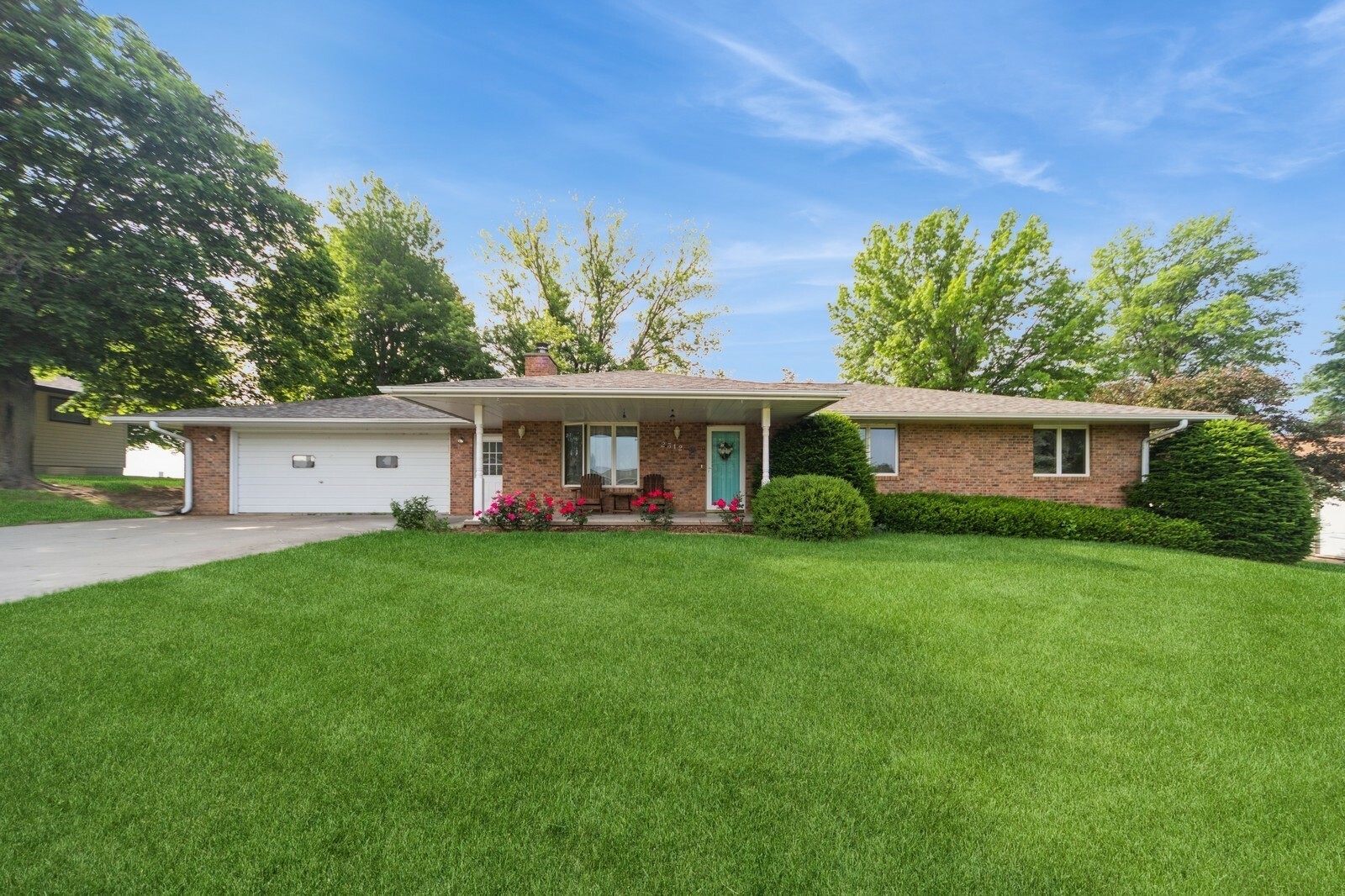 Property Photo: 2312 Ridgeway Avenue IA 54577