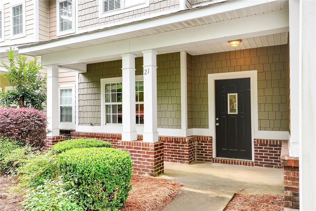 Property Photo:  1957 Wire Road 21  AL 36832 