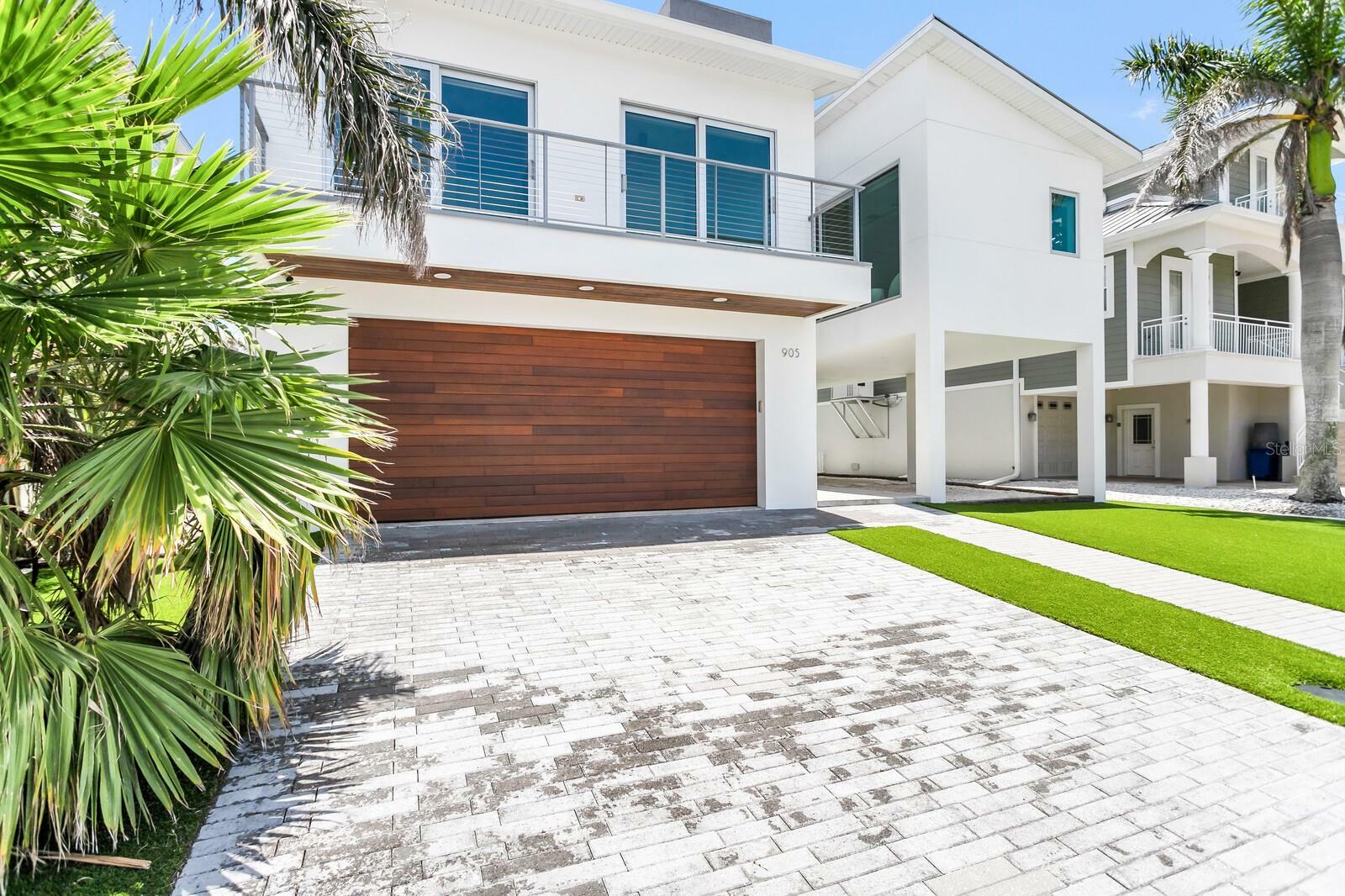 Property Photo: 905 Bay Point Drive FL 33708
