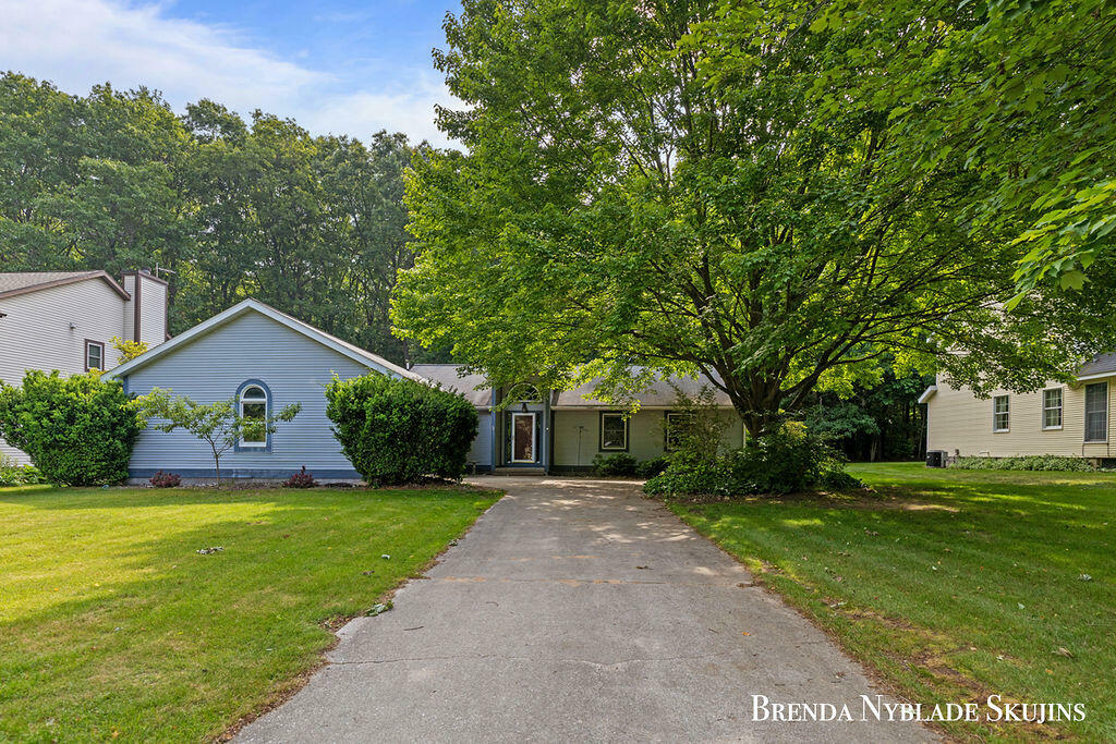 Property Photo: 13412 Forest Park Drive MI 49417
