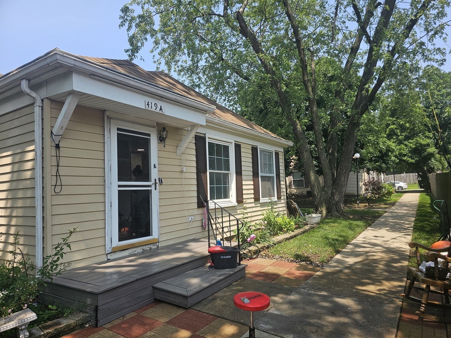 Property Photo: 419 Sidney Avenue A IL 60139