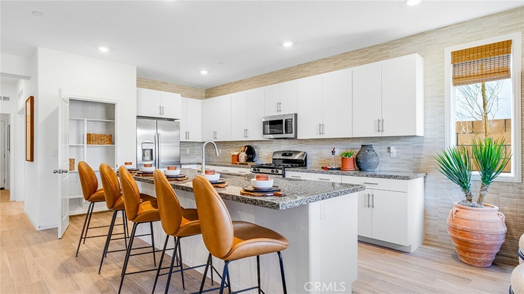 Property Photo:  65199 Avenida De Nuves  CA 92240 