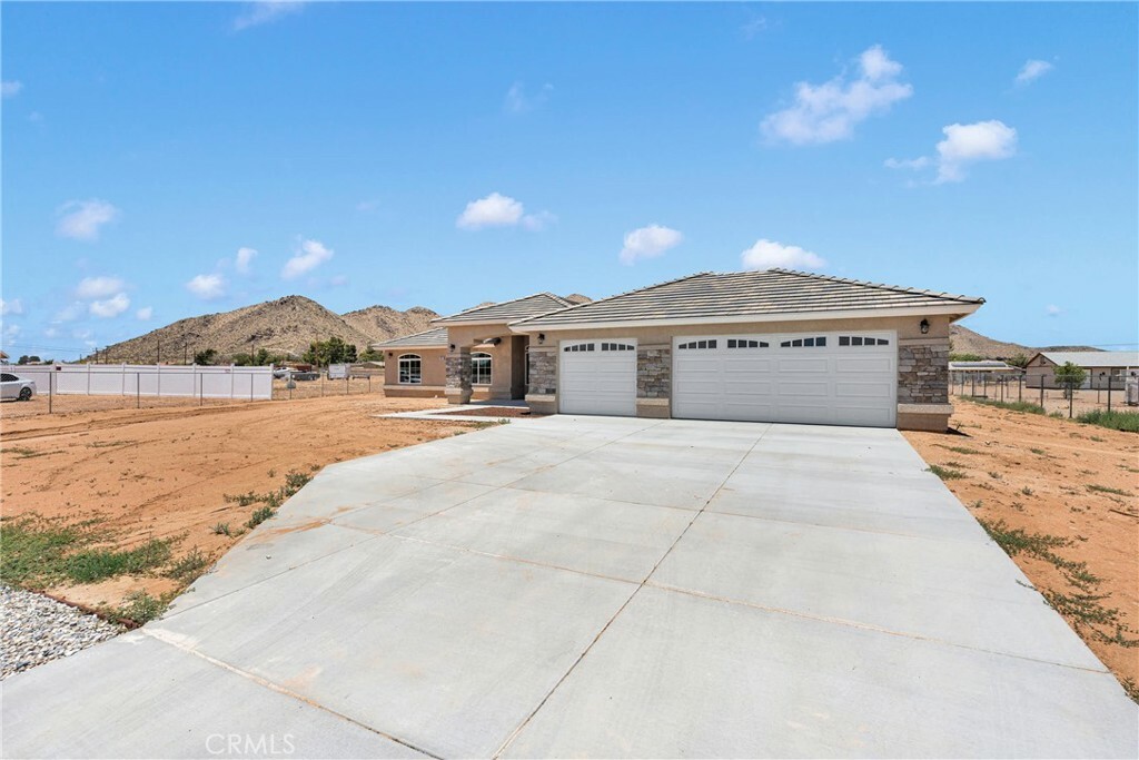 Property Photo: 20020 Symeron Road CA 92307