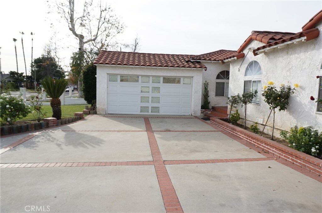 Property Photo:  10109 Noble Avenue  CA 91345 