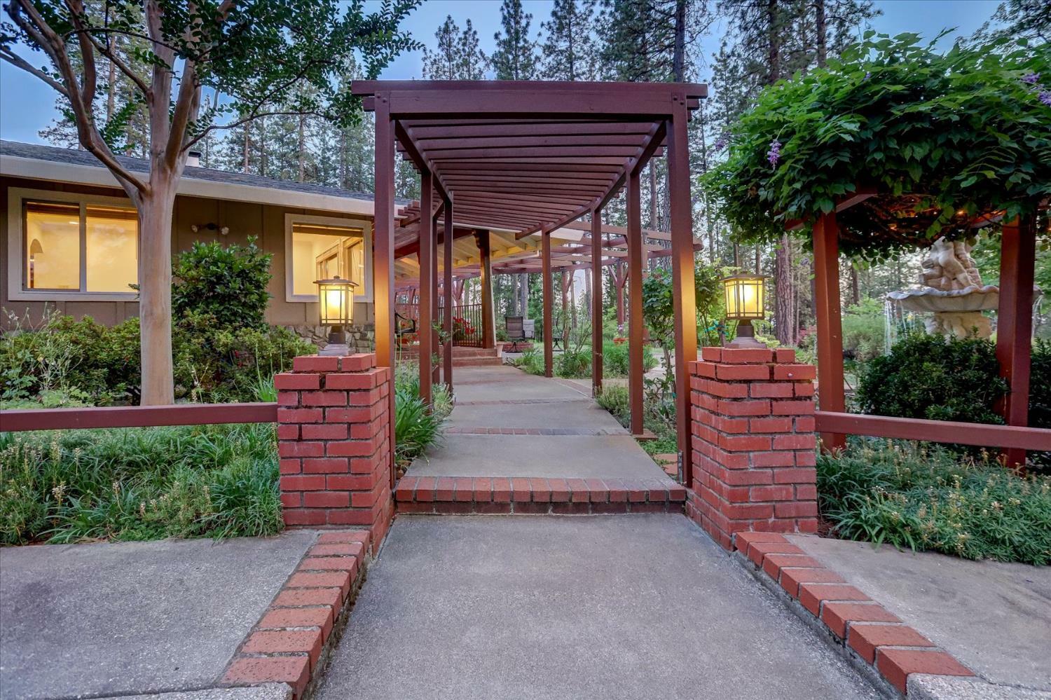 Property Photo: 12827 McCourtney Road CA 95949