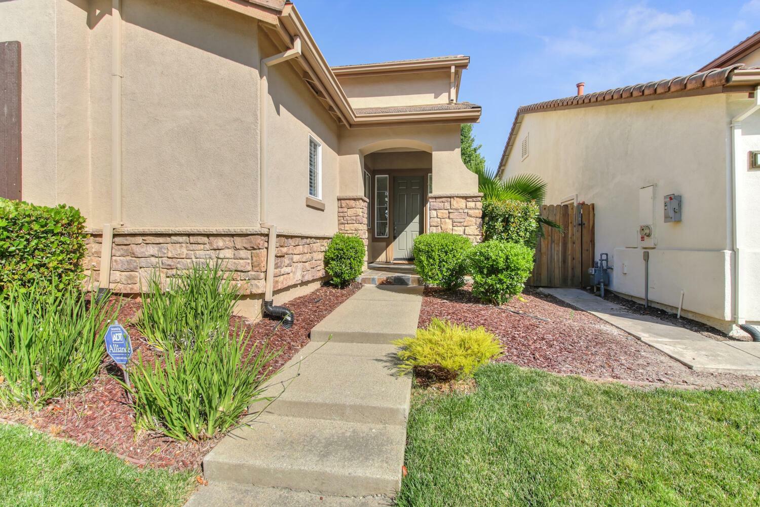 Property Photo:  2924 Southcreek Drive  CA 95648 