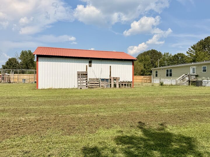 Property Photo: 189 Holloway St TN 38483