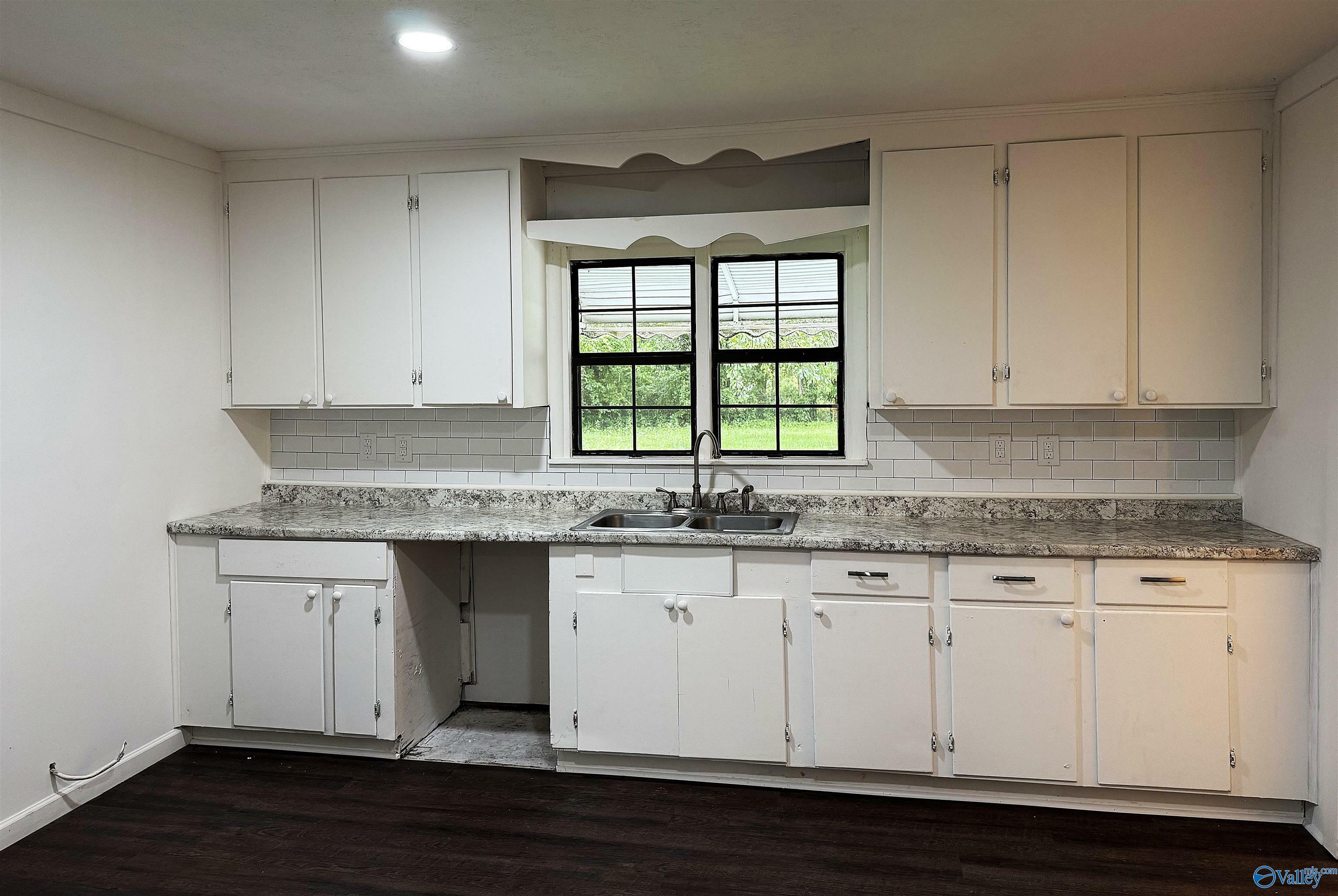 Property Photo: 606 8th Avenue SW AL 35954