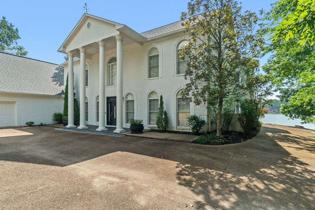 Property Photo: 2210 Longspur Pt MS 38655