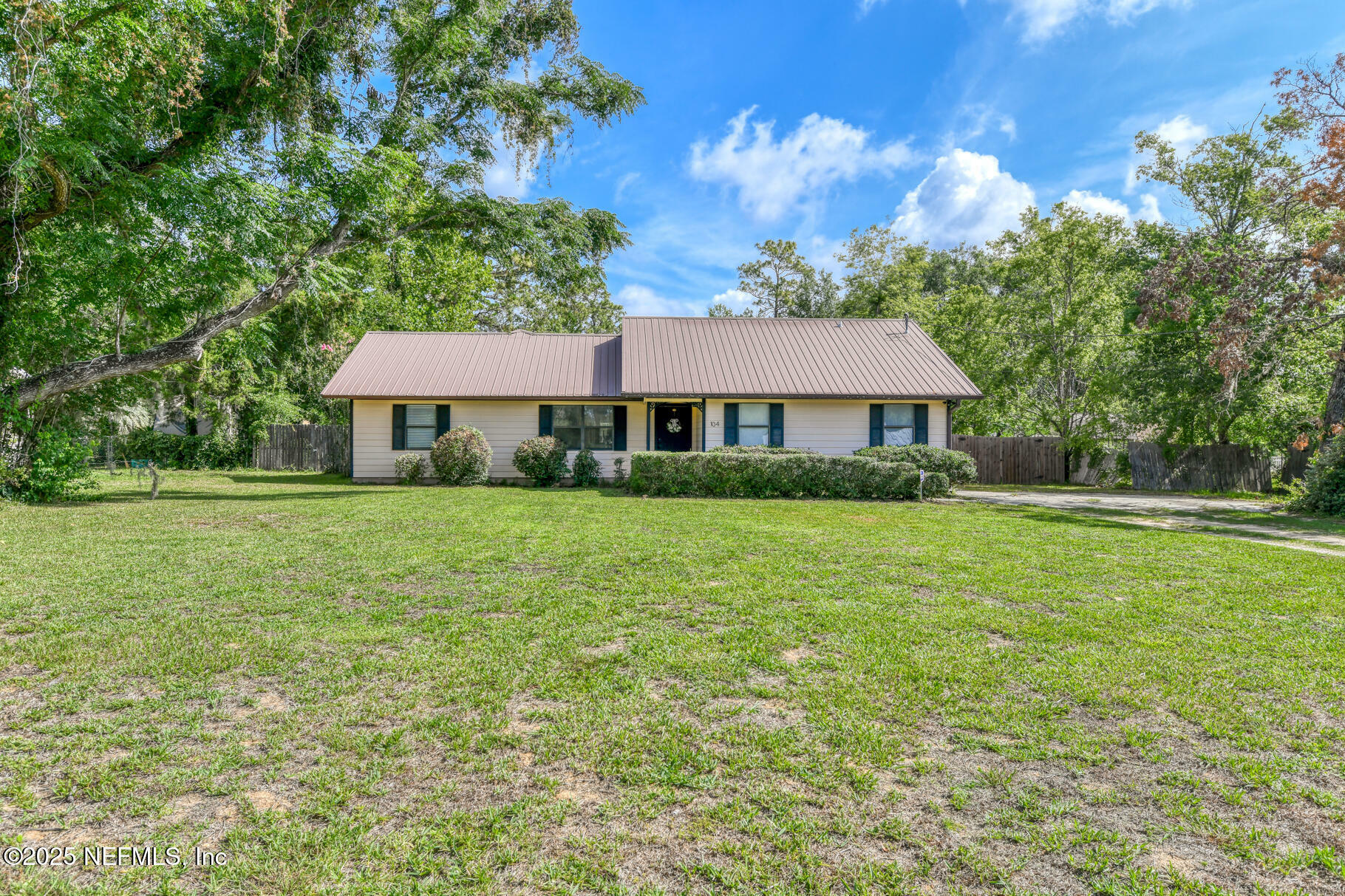 Property Photo: 104 Crestwood Drive FL 32148