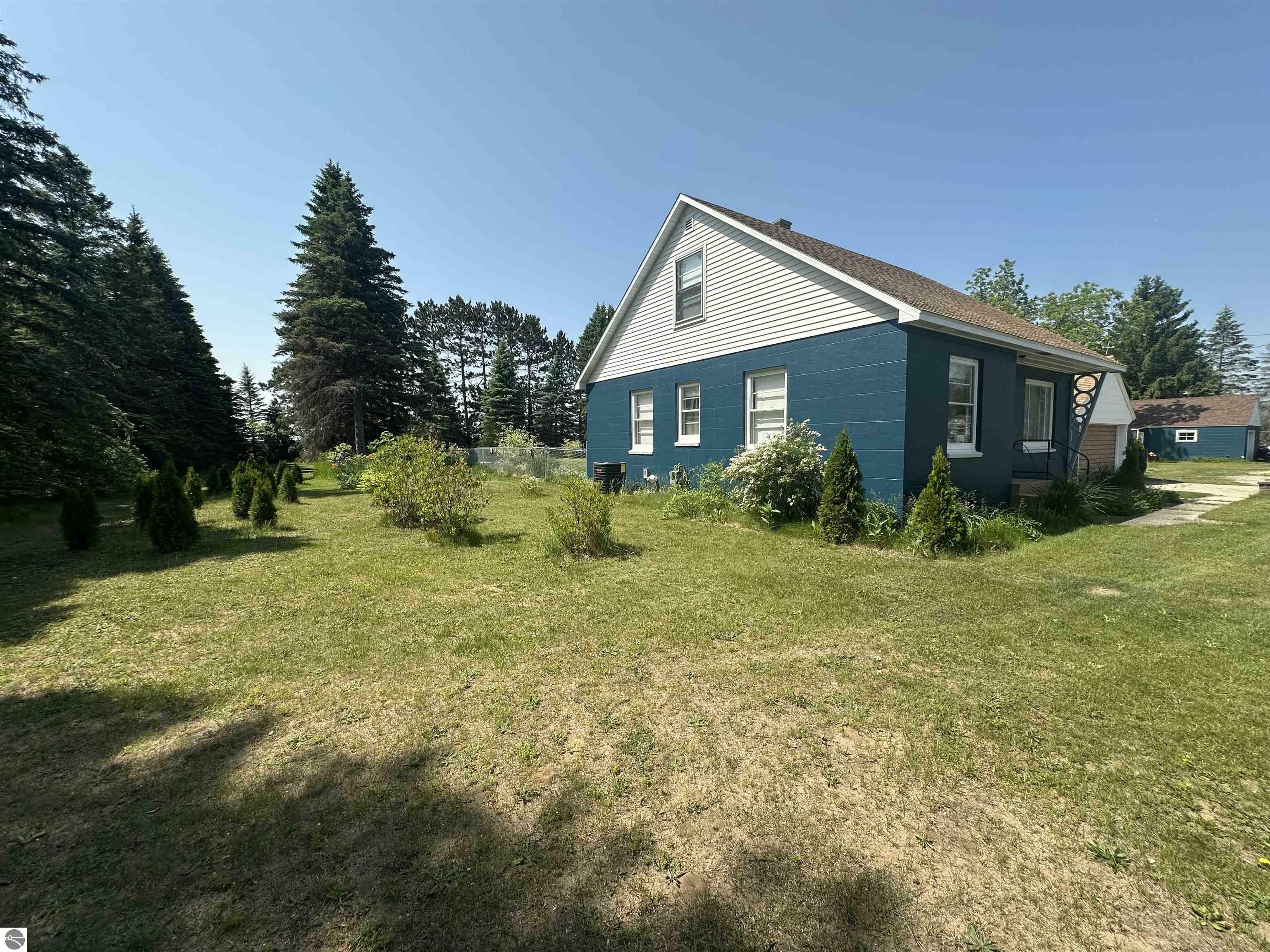 Property Photo: 501 W 13th Street MI 49601