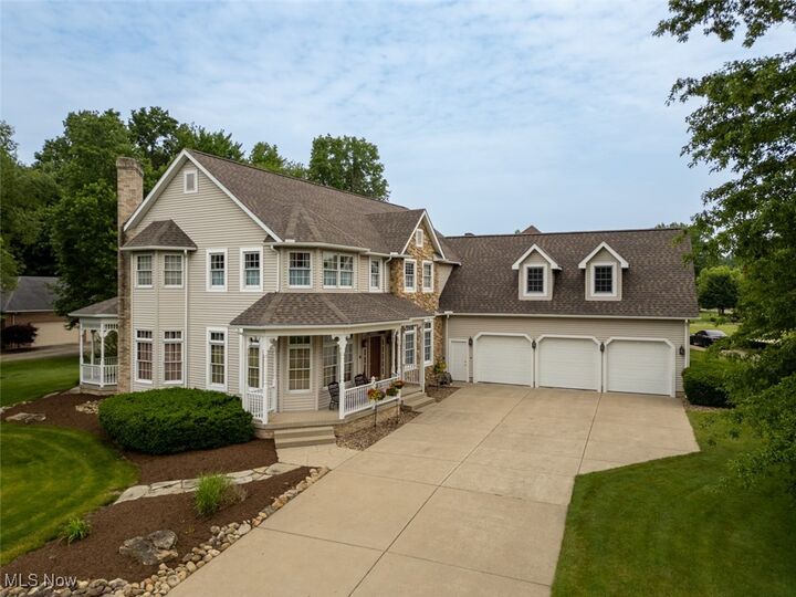 Property Photo: 1015 Cambridge Court NE OH 44484