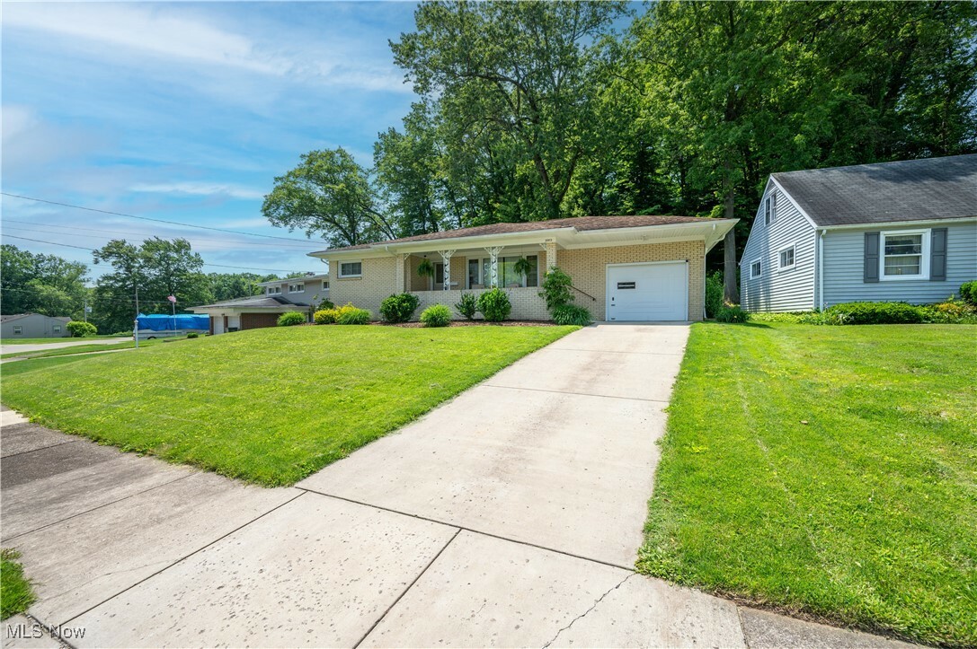 Property Photo: 2002 Chapel Hill Drive OH 44511