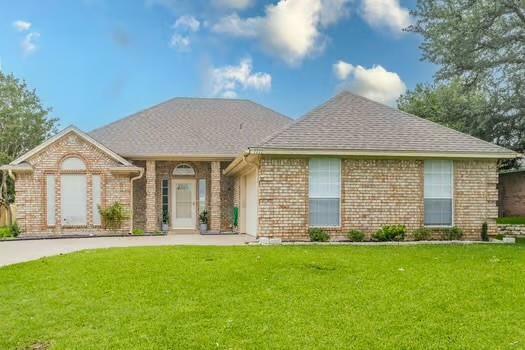 Property Photo: 1111 Winona Street TX 76086