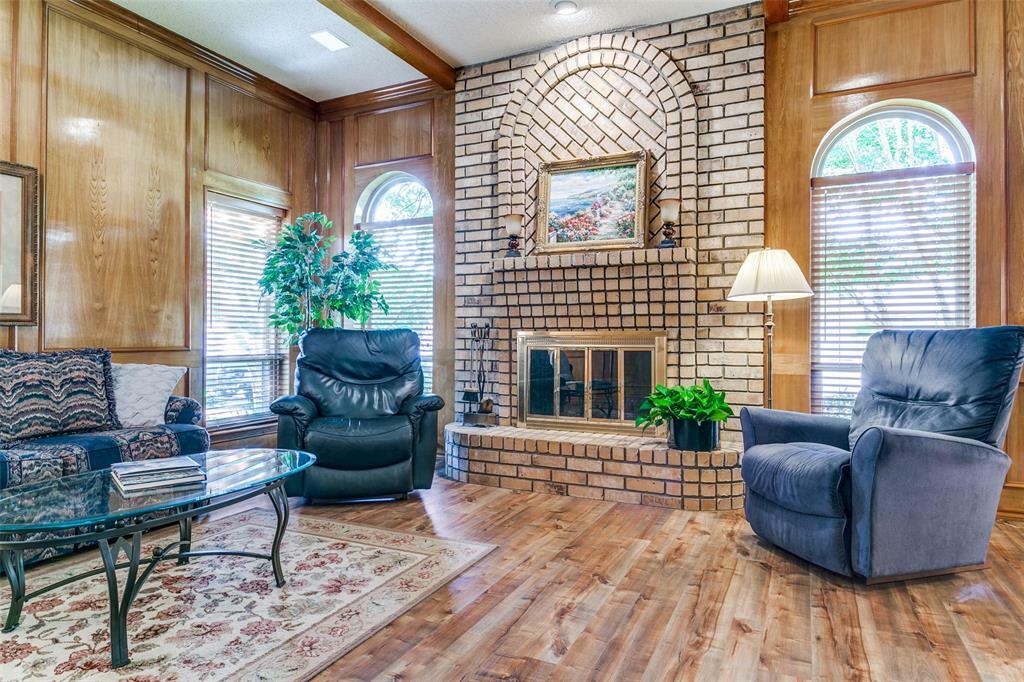Property Photo: 1204 Brookshire Drive TX 76021