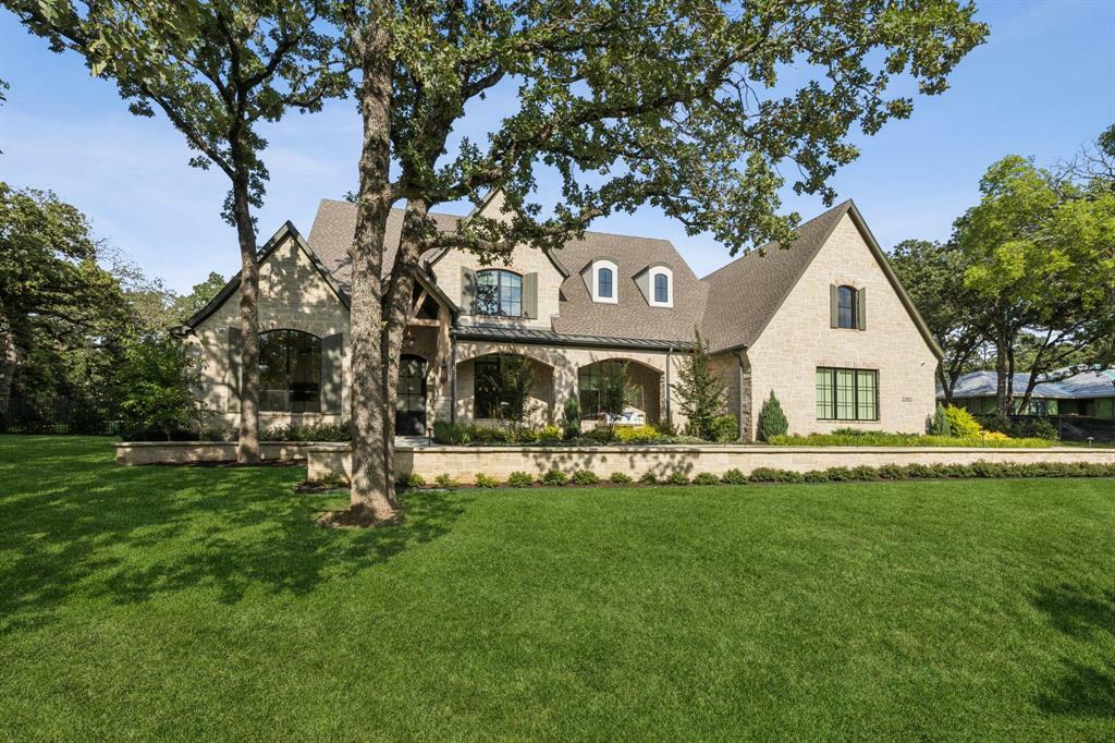 Property Photo: 2203 Shadow Creek Court TX 76092