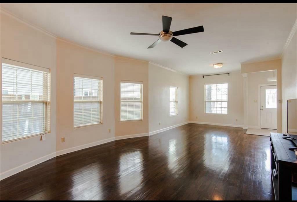 Property Photo: 825 W 12th Street TX 75208