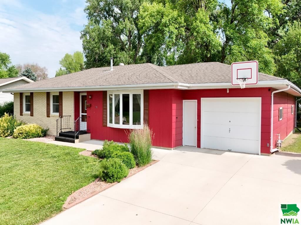 Property Photo: 942 Ridgecrest Dr. SD 57069