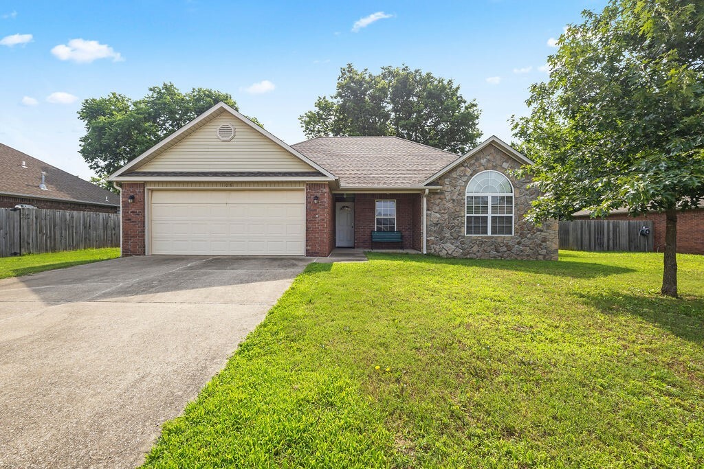 Property Photo: 106 Oakley Street AR 72751