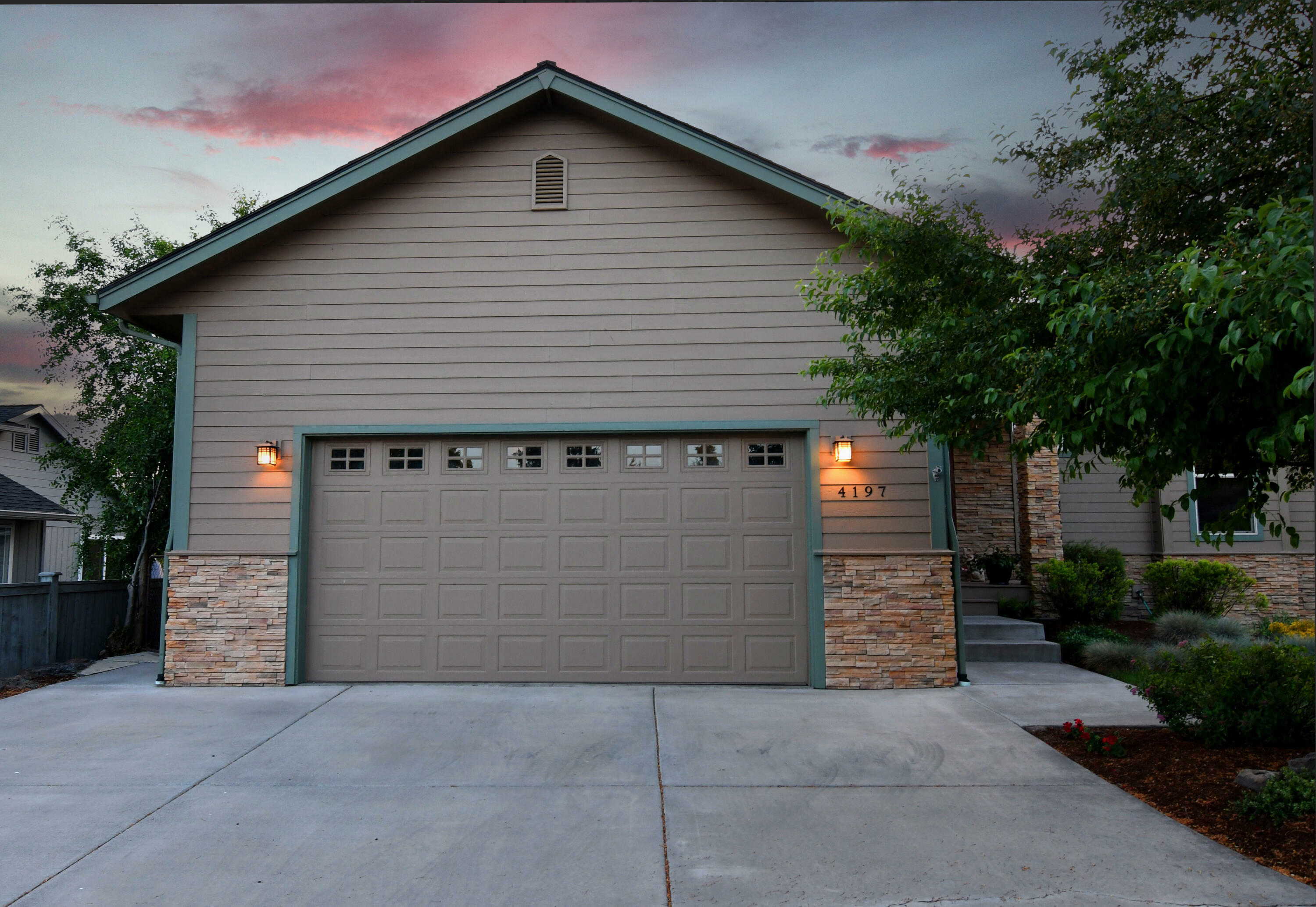Property Photo: 4197 SW Tommy Armour Lane OR 97756