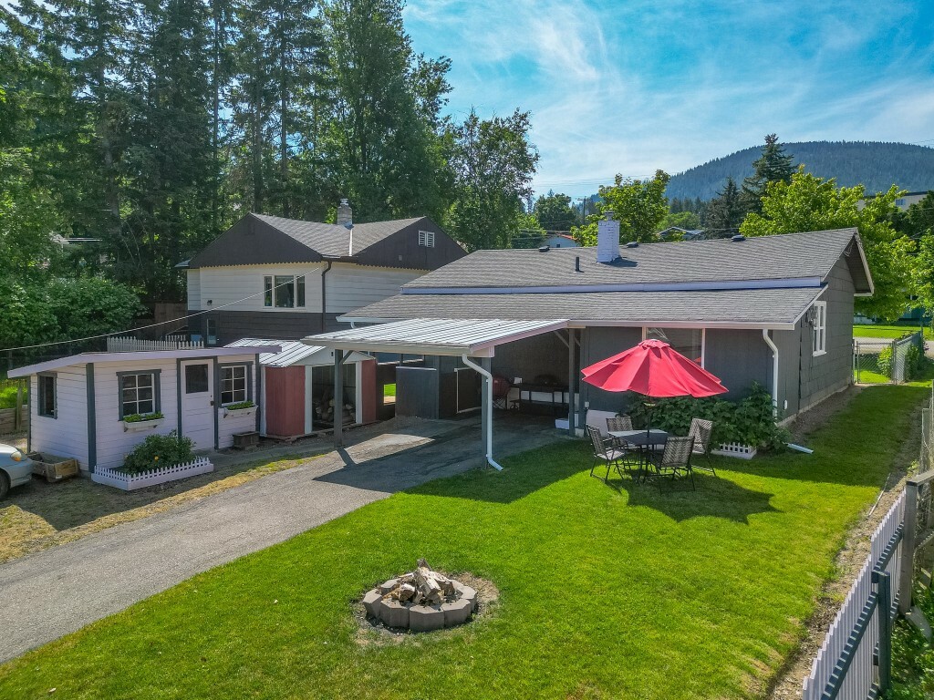 Property Photo: 571 1 Avenue SE BC V1E 1J7