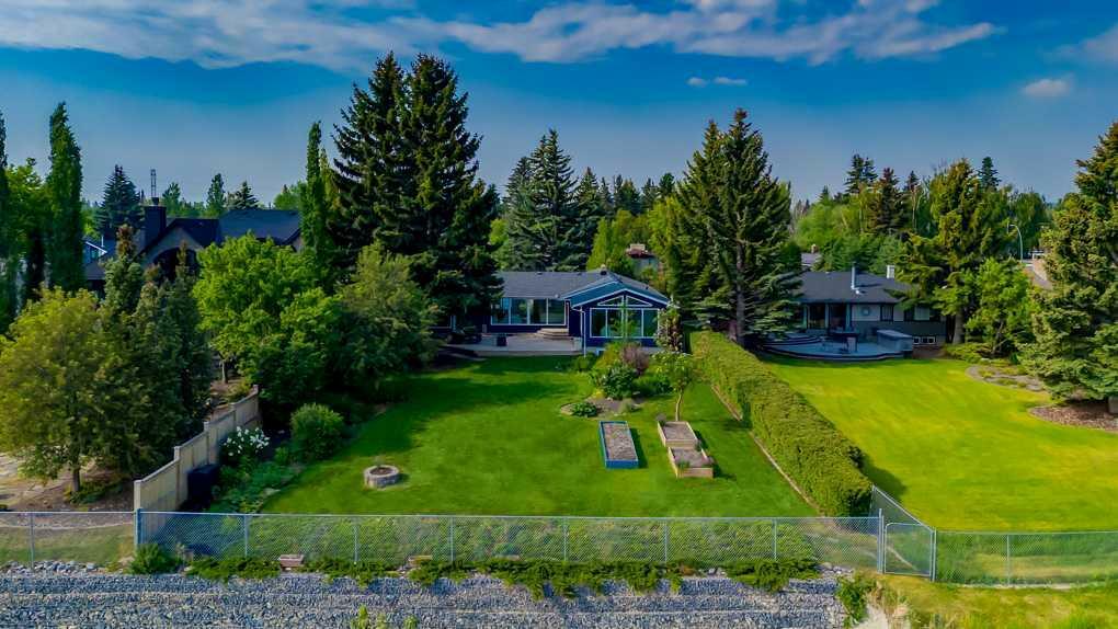 54 Wildwood Drive SW  Calgary AB T3C 3C5 photo