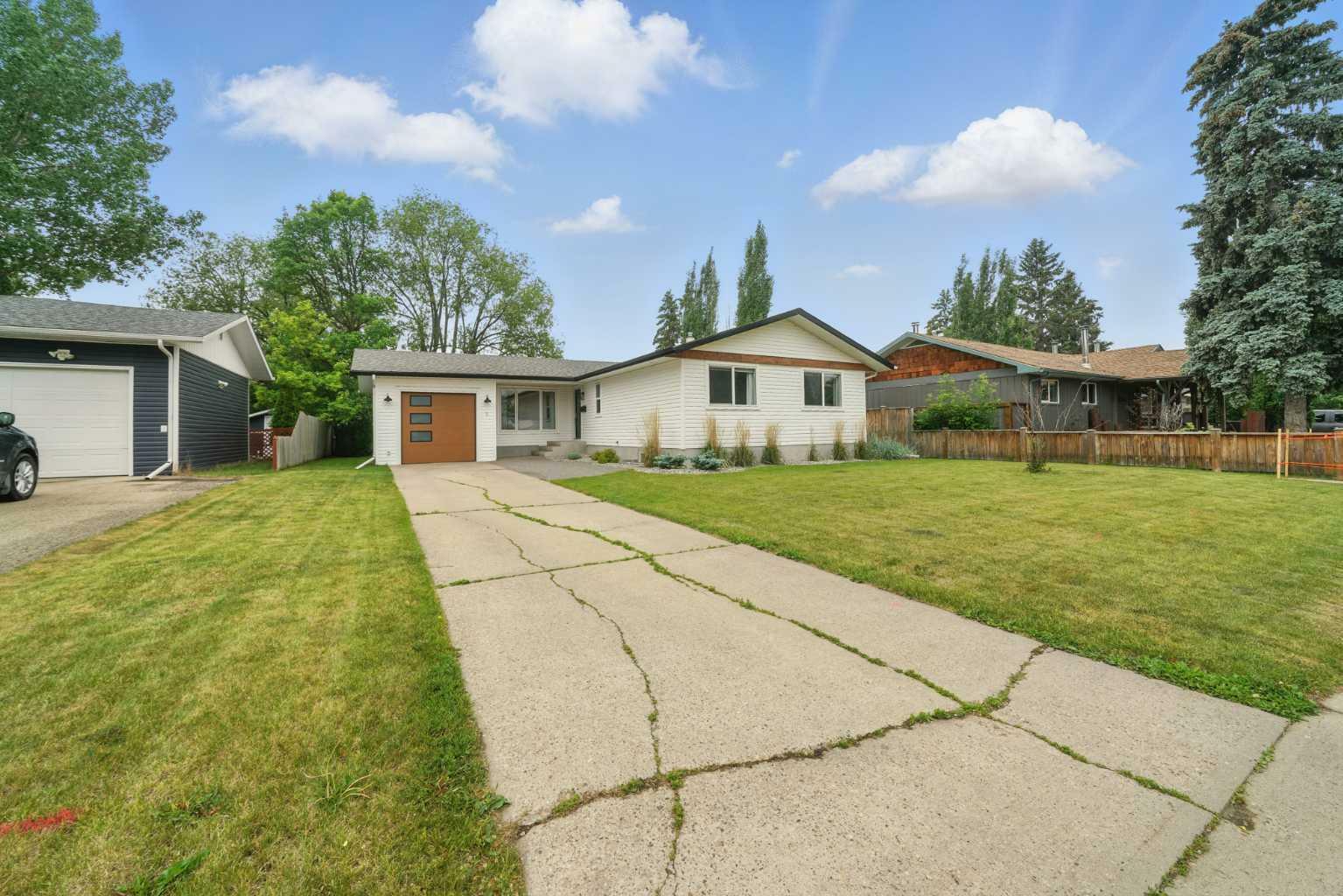 3 Scott Street  Red Deer AB T4N 0E3 photo