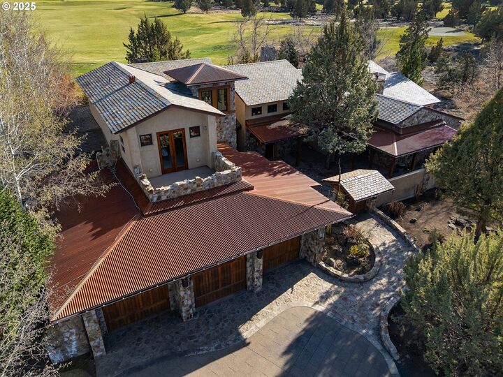 Property Photo: 23021 Brushline Ct OR 97701