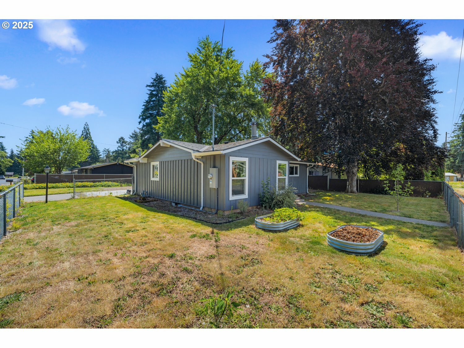 Property Photo:  1916 SE 143rd Ave  OR 97233 