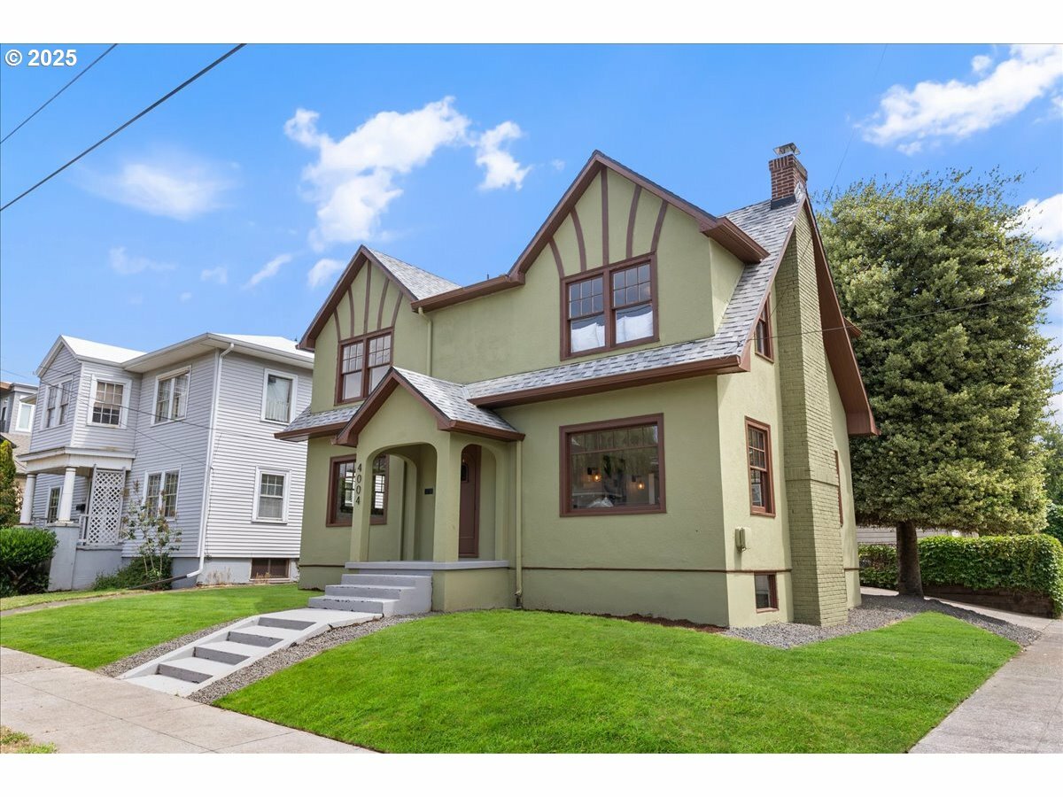 Property Photo: 4004 N Montana Ave OR 97227