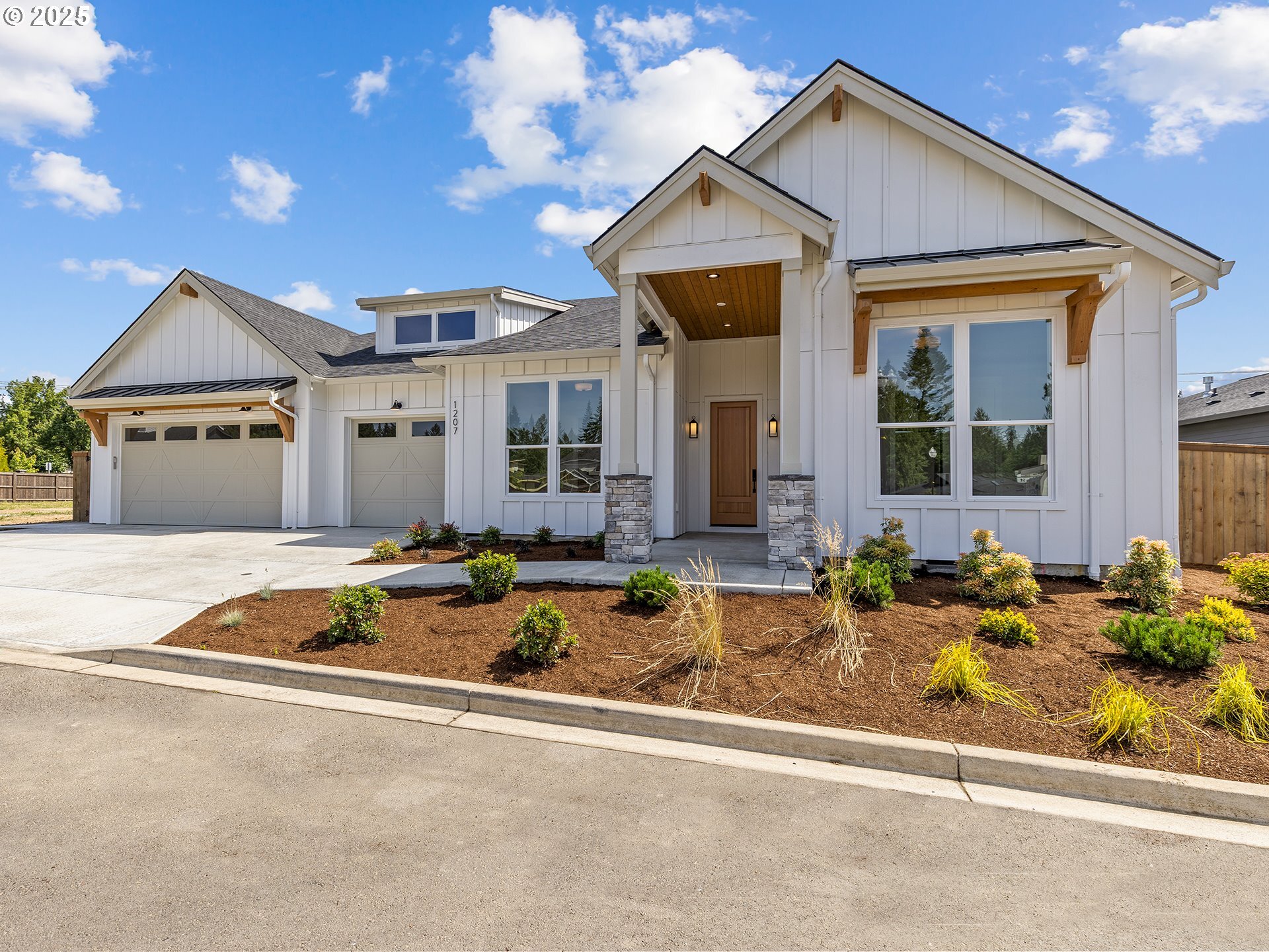 Property Photo: 1207 NW 150th St WA 98685
