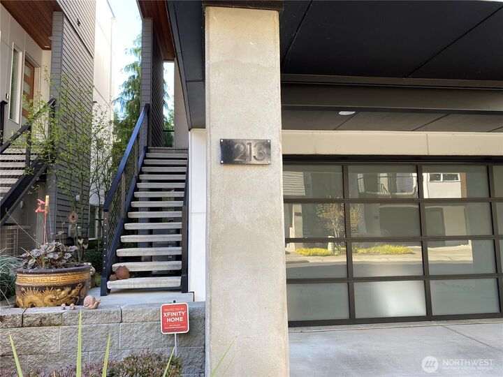 Property Photo:  213  4th Court S  WA 98033 