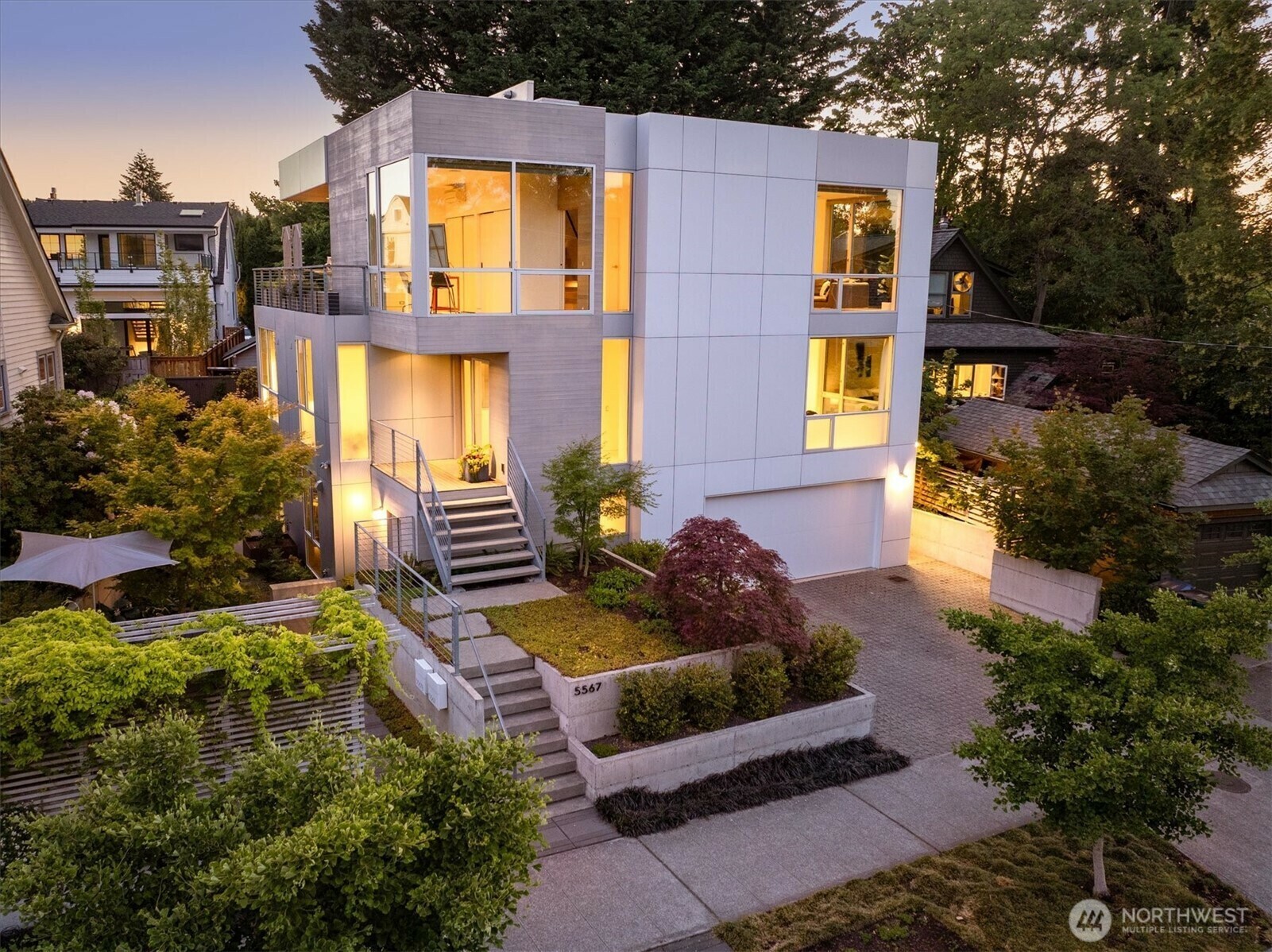 5567  Wallingford Avenue N  Seattle WA 98103 photo