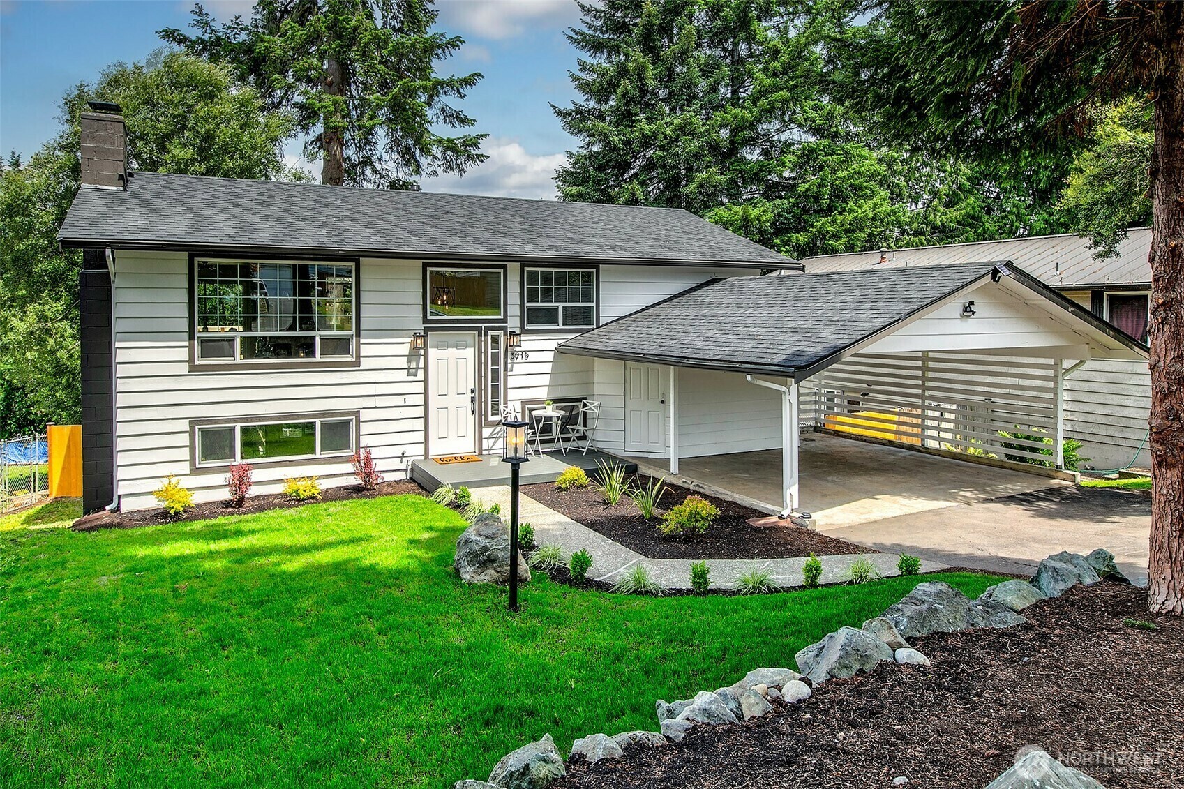 3915  180th Place SW  Lynnwood WA 98037 photo