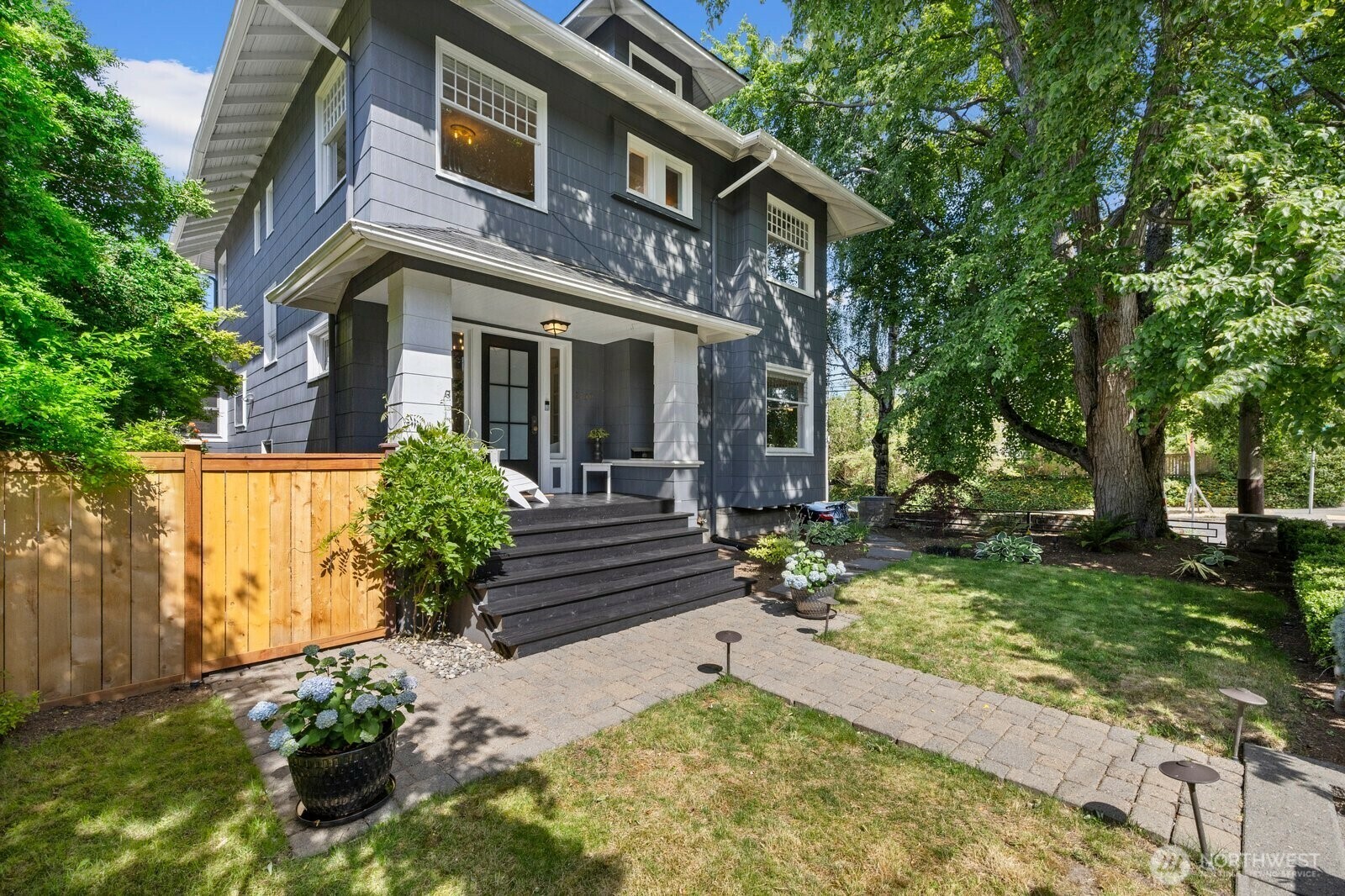 2159  10th Avenue W  Seattle WA 98119 photo