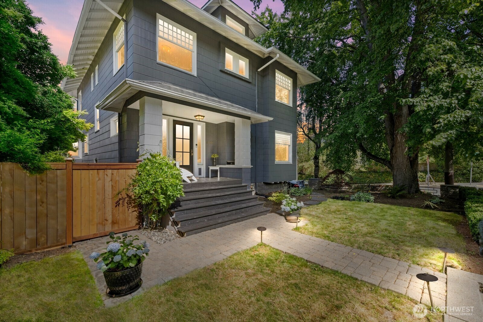 2159  10th Avenue W  Seattle WA 98119 photo