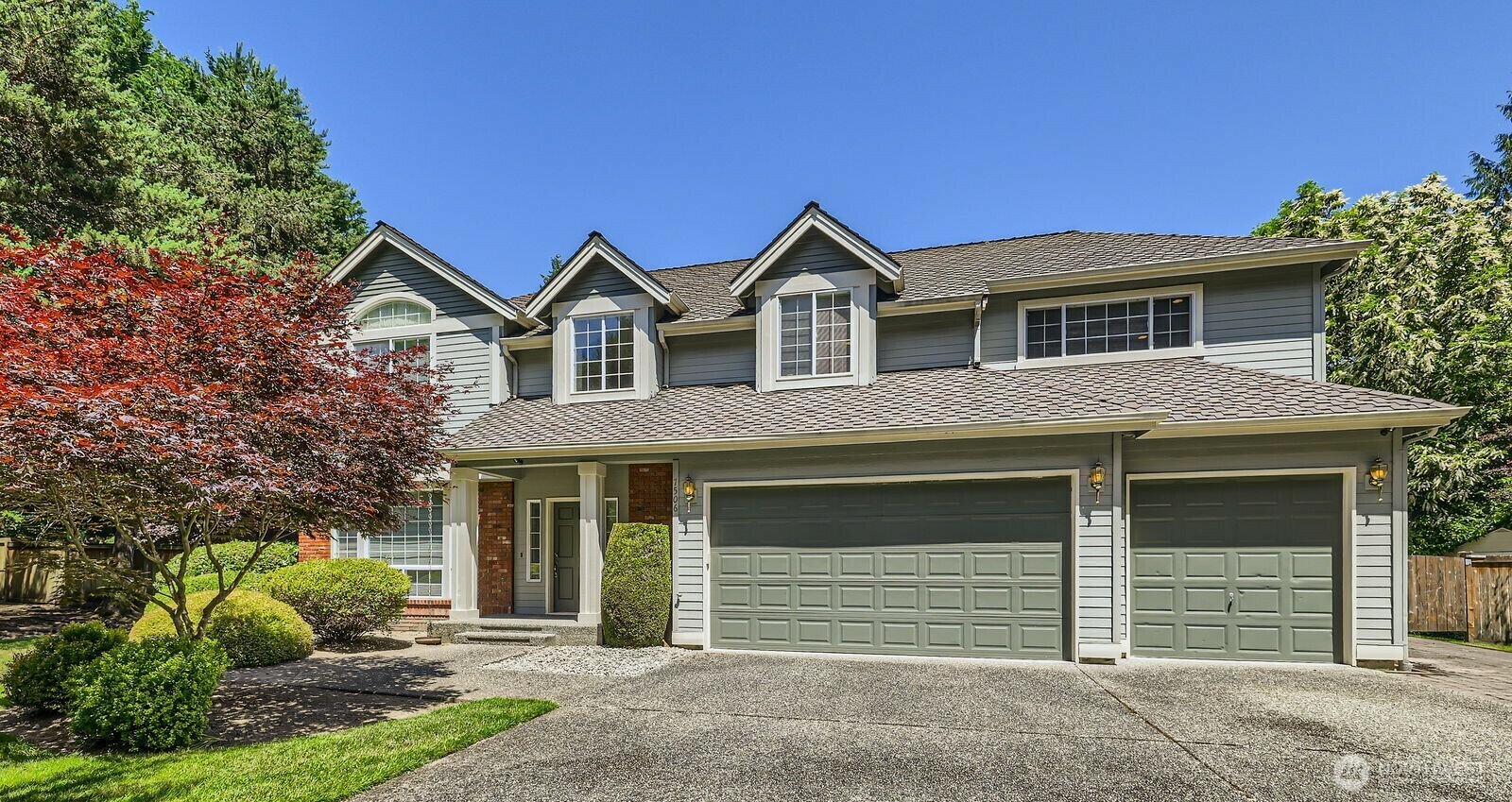 Property Photo: 7506 245th Way NE WA 98053