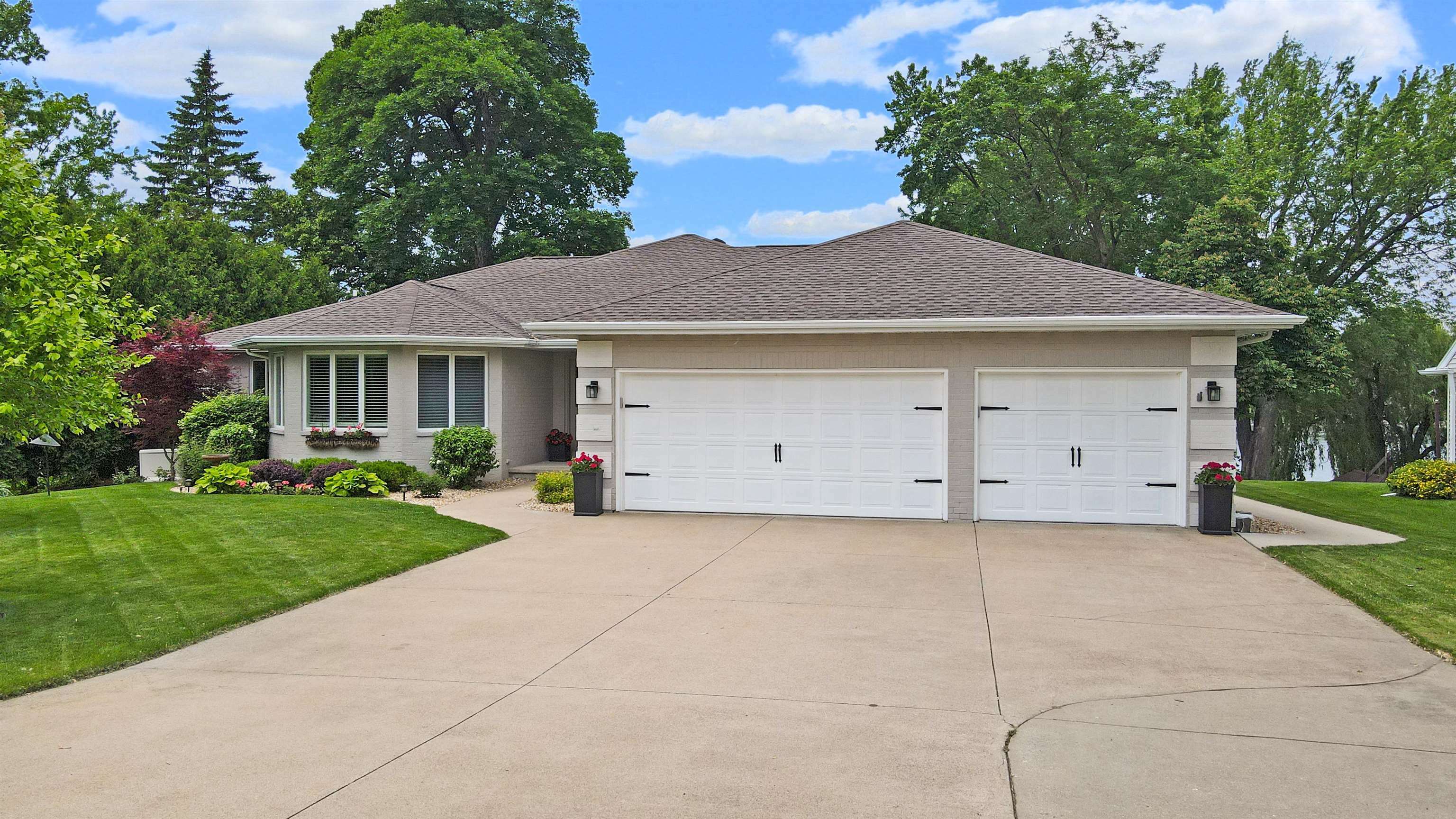 1800 Lakeshore Drive  Menasha WI 54952 photo