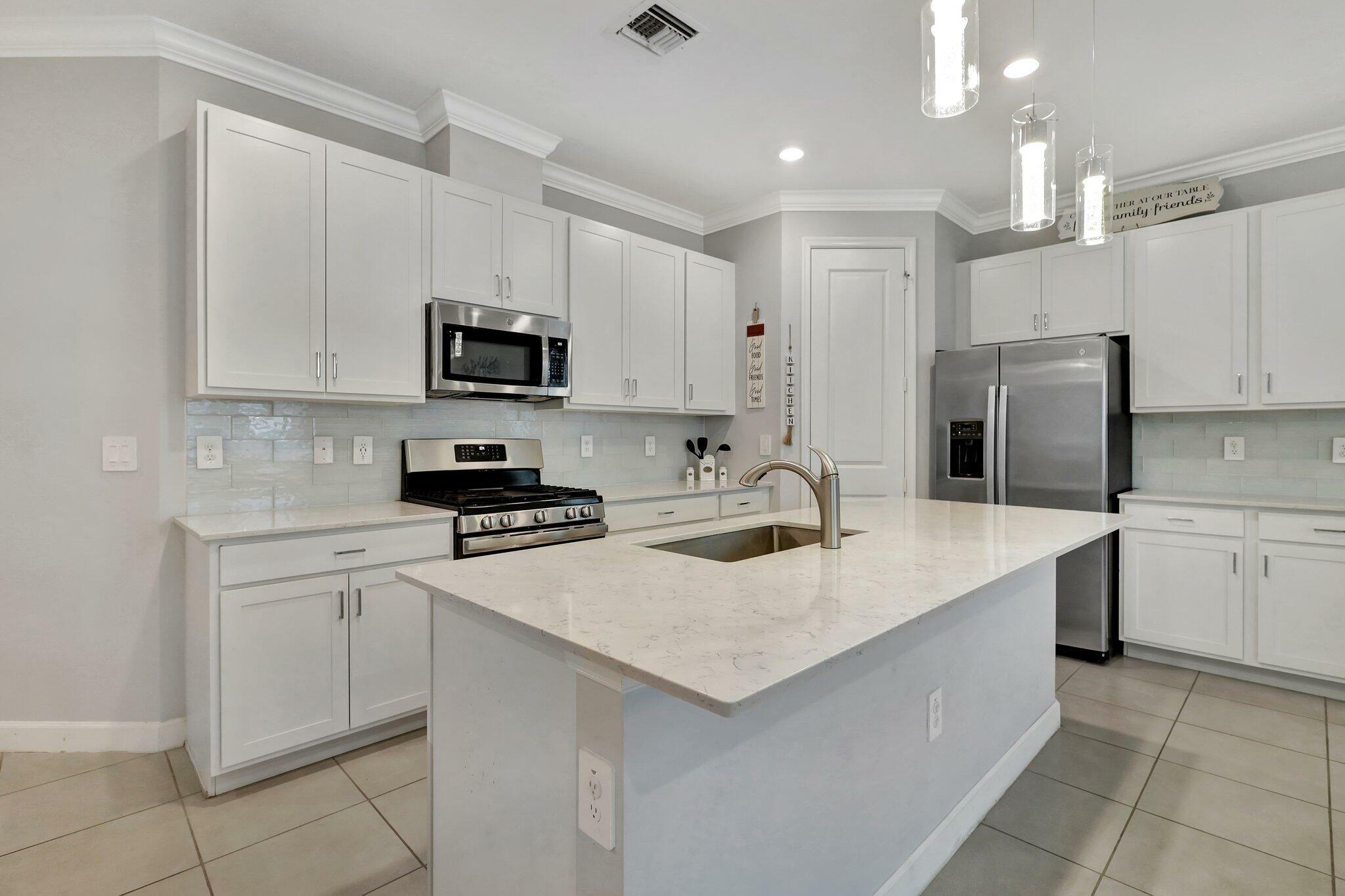 Property Photo: 521 SE Plumeria Drive FL 34984