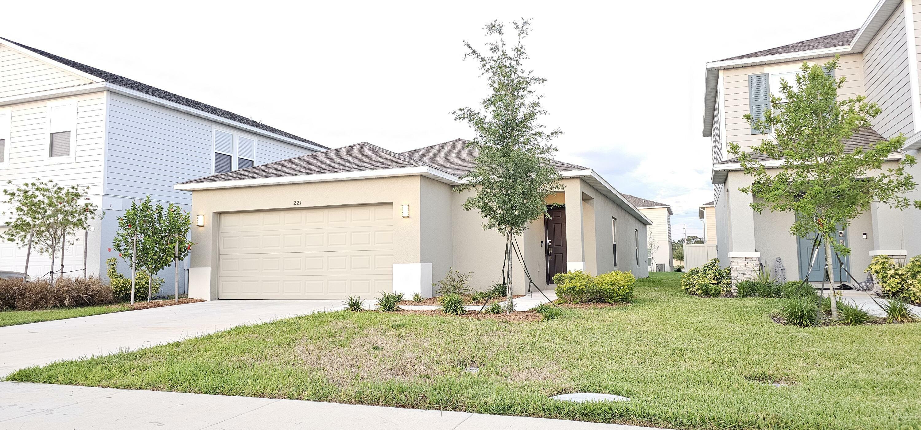 Property Photo: 221 Acorn Road FL 33844