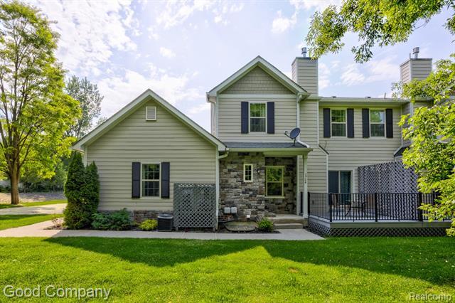 Property Photo:  1724 Barrington Court  MI 48360 