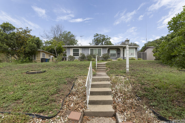 Property Photo: 311 Karen Ln TX 78209