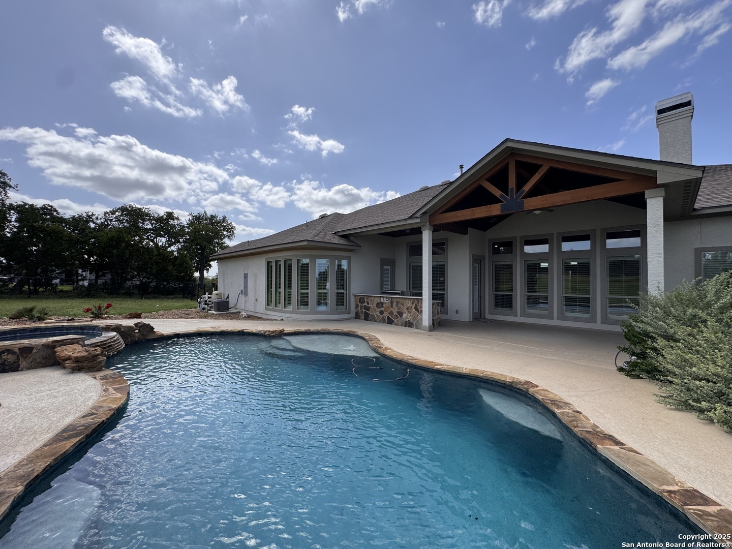 Property Photo: 335 Curvatura TX 78132