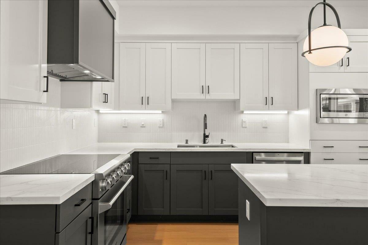 Property Photo: 224 Carroll Street 6 CA 94086