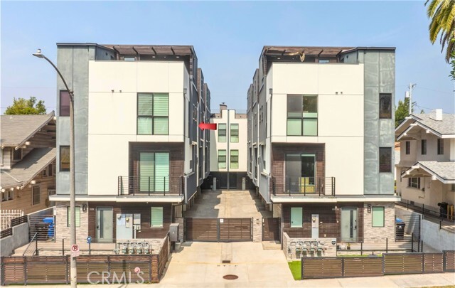 Property Photo: 113 N Manhattan Place CA 90004