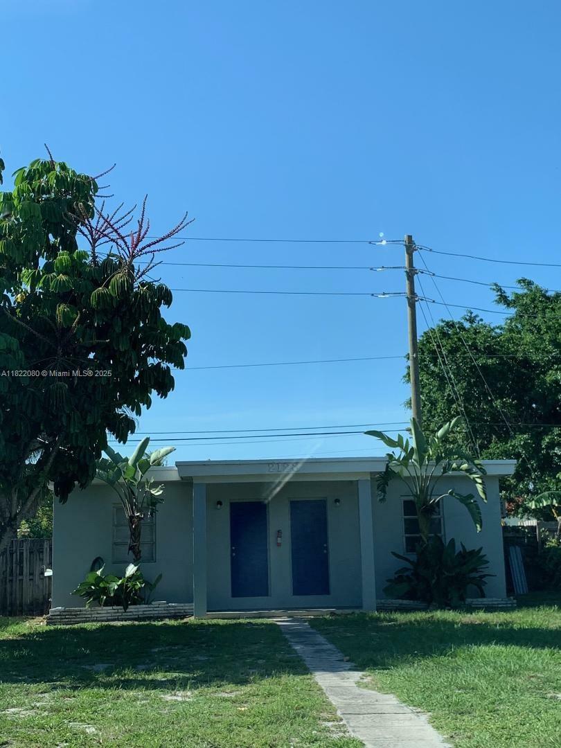 Property Photo: 2123 Wilson W FL 33020