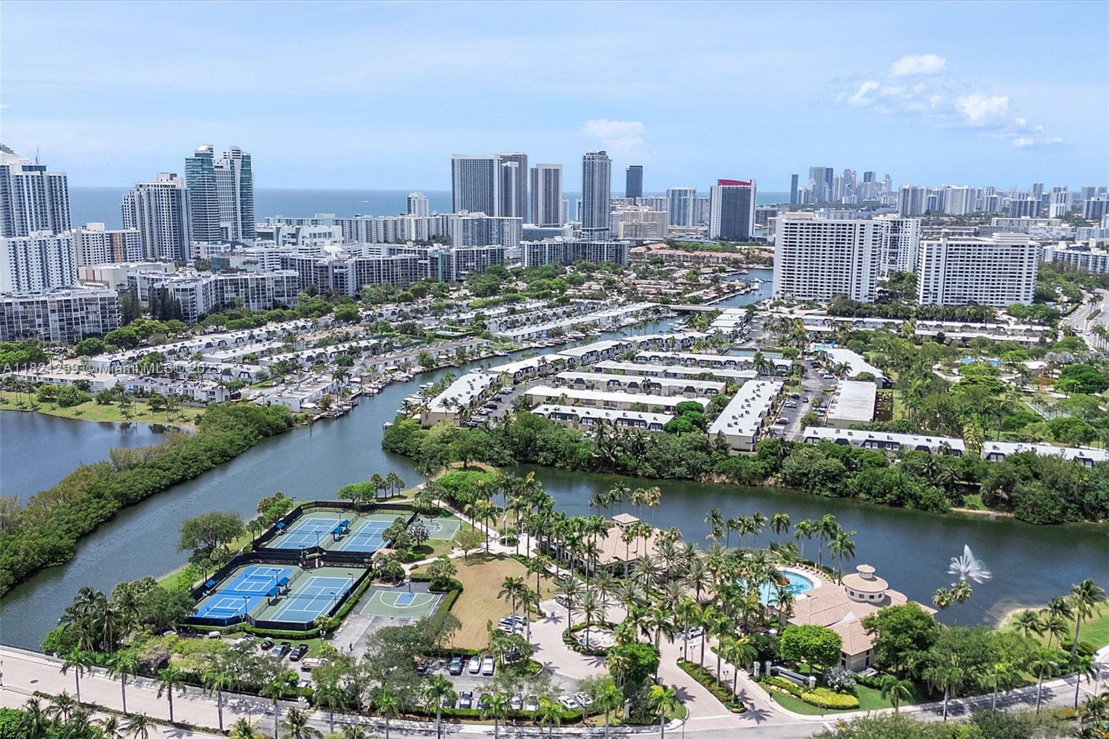 Property Photo: 1382 Harbor Vw W FL 33019