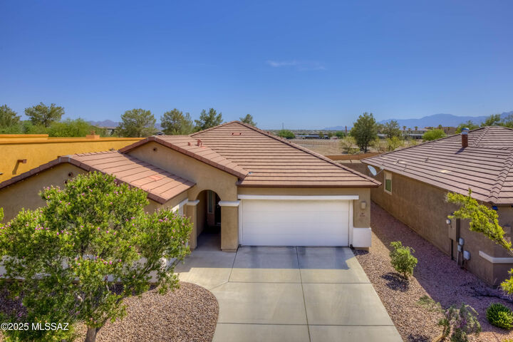 Property Photo: 8348 N Mountain Stone Pine Way AZ 85743